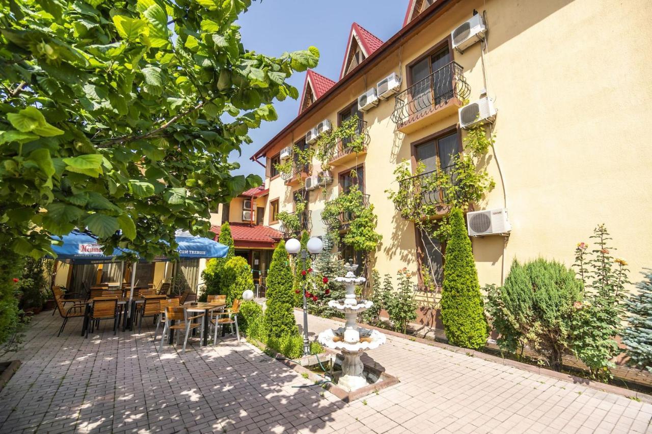 Hotel Sym Ploieşti Extérieur photo
