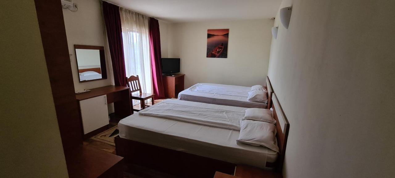 Hotel Sym Ploieşti Extérieur photo
