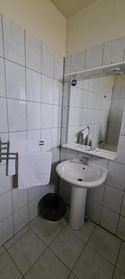 Hotel Sym Ploieşti Extérieur photo