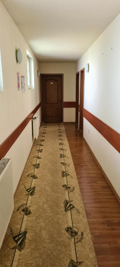 Hotel Sym Ploieşti Extérieur photo
