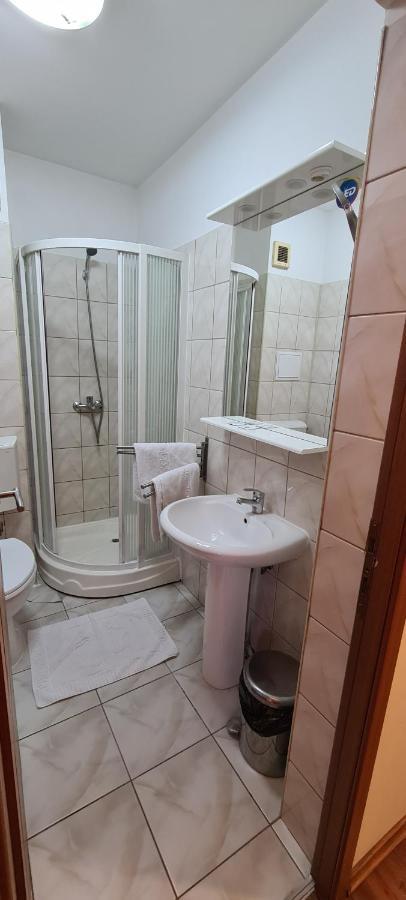 Hotel Sym Ploieşti Extérieur photo