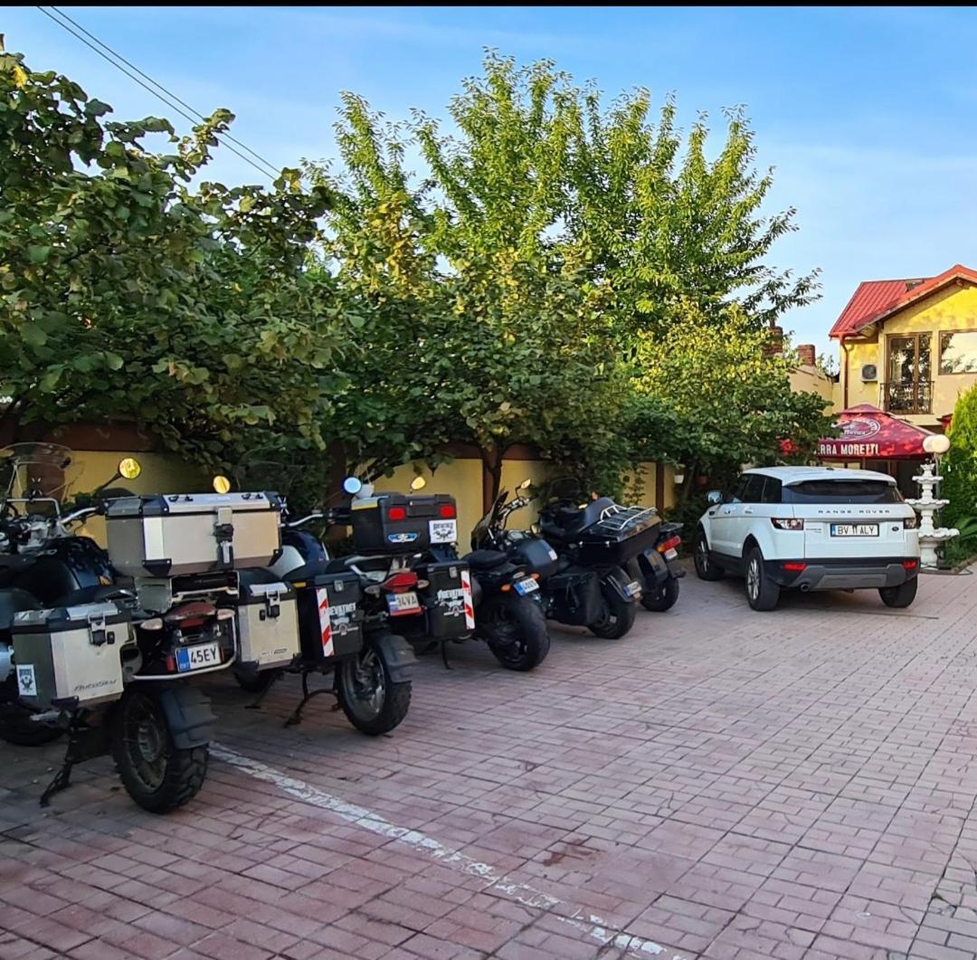 Hotel Sym Ploieşti Extérieur photo